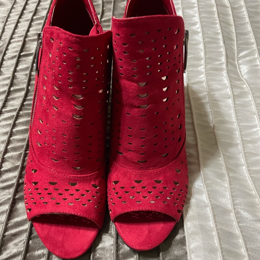 Red pump! Peep toes!! Beautiful!